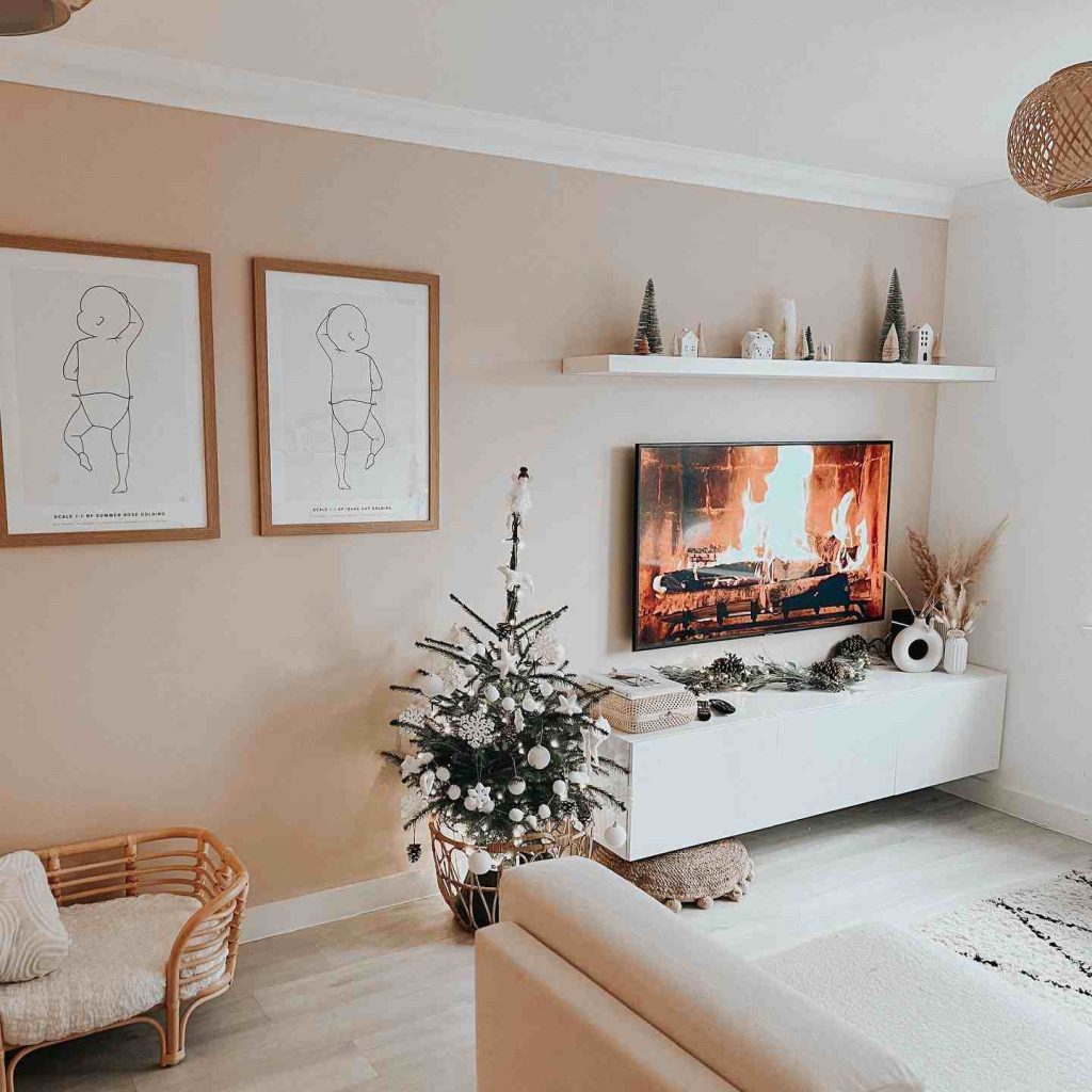 Minimalist tree with a virtual fireplace and neutral decor.
