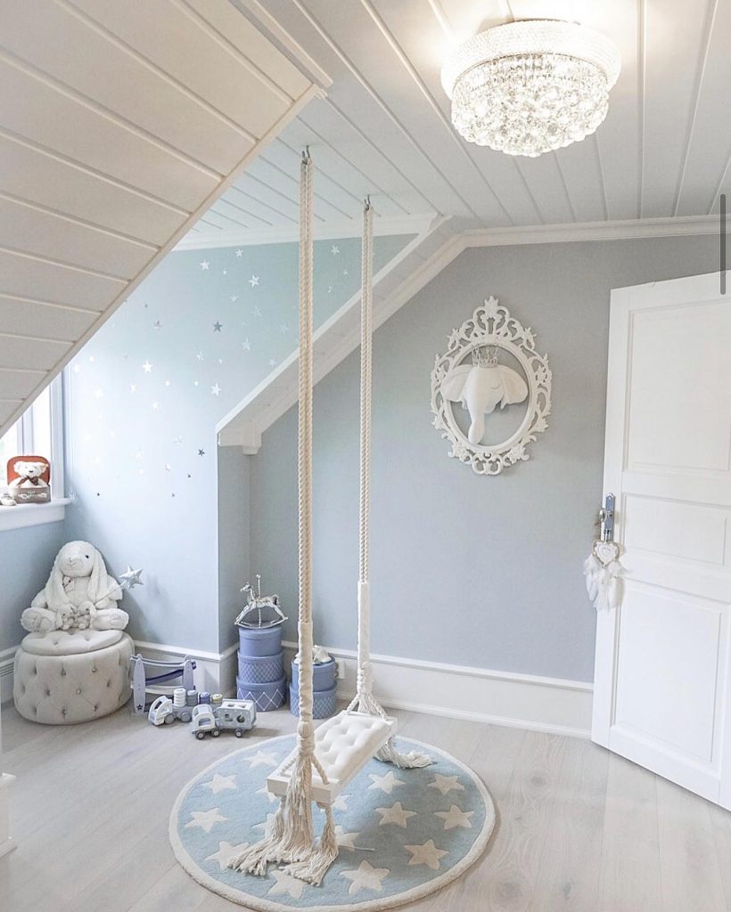 Dreamy tufted swing in a starry-themed kids’ room.
